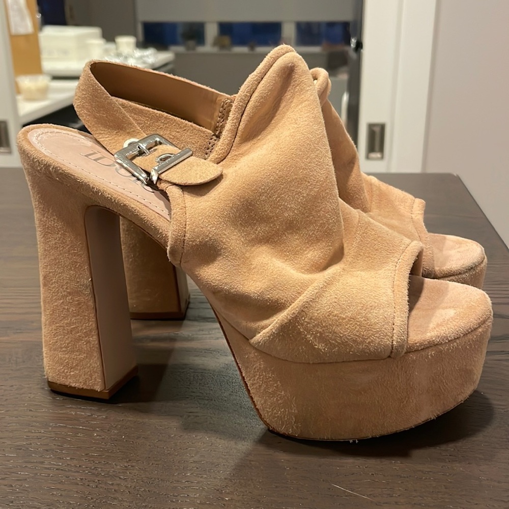IDORé Suede Heals